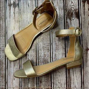 Comfort View metallic gold sandals 11W